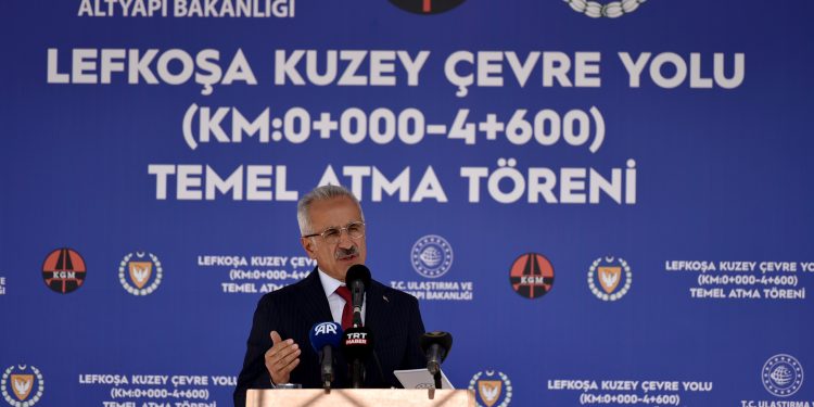 Ulaştırma ve Altyapı Bakanı Uraloğlu Lefkoşa Kuzey Çevre Yolu temel atma töreninde konuştu: “Yolun tamamı hizmete girdiğinde 21 dakika süren seyahat süresi 9 dakikaya düşecek”