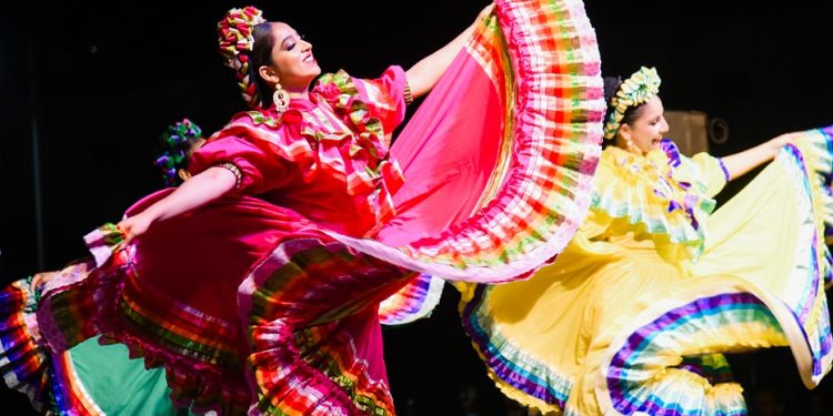 14. Uluslararası Lefkoşa Halk Dansları Festivali başladı