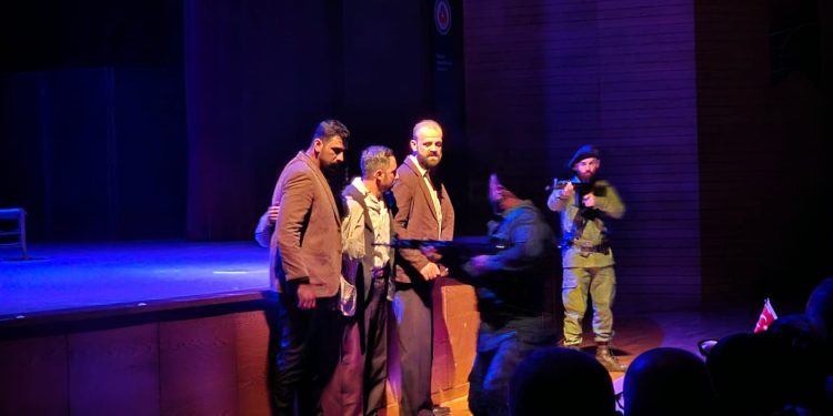 “Her Şey Bu Vatan İçin” adlı tiyatro oyunu Gazimağusa’da sahnelendi