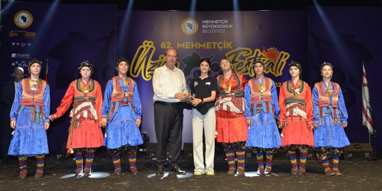 Cumhurbaşkanı Tatar, 7’nci Uluslararası Altın Salkım Halk Dansları Festivali’ne katıldı