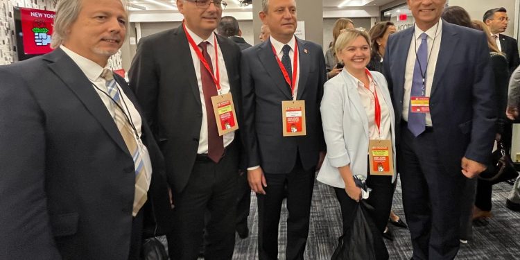 Erhürman, New York’ta Sosyalist Enternasyonal toplantısında konuştu