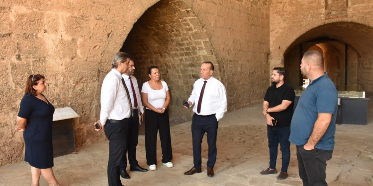 Ataoğlu, Gazimağusa bölgesinde bakanlığa bağlı daire ve kurumları ziyaret etti