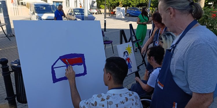 Kıbrıs Türk Ortopedik Engelliler Derneği üyeleri resim çalıştayına katıldı