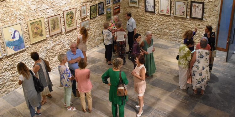 “Bir Dostluk Yolu” sergisi Girne’de ziyarete açıldı