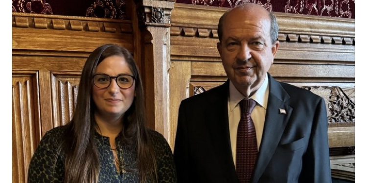 Londra’da temaslarda bulunan Cumhurbaşkanı Tatar, Nesil Çalışkan ile bir araya geldi