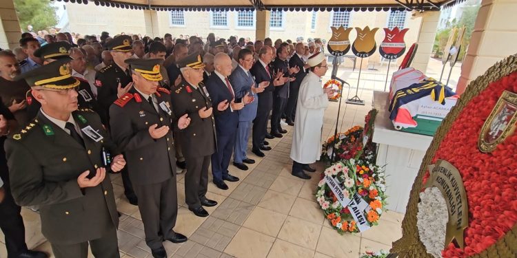 Meclis Eski Başkanlarından Ayhan Halit Acarkan son yolculuğuna uğurlandı