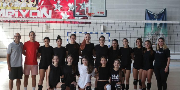 YDÜ voleybol liglerine katılıyor