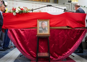 Anamur’daki Kıbrıs’ın Sesi Radyosu’nun kuruluşunda bulunan Türkiye Gazeteciler Cemiyeti Başkanvekili Kıratlı son yolculuğuna uğurlandı