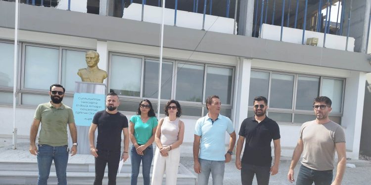 KTOEÖS, İskele Türk Evkaf Koleji önünde basın açıklaması yaptı