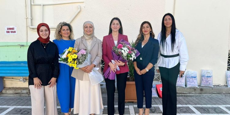 Türkiye Lefkoşa Büyükelçisi’nin eşi Sevim Çağla Serim, Arabahmet İlkokulu’nu ziyaret etti