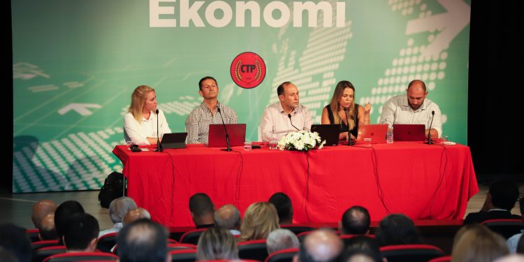 CTP “Kıbrıs’ta Çözüm Ekseninde Ekonomi Paneli” düzenledi