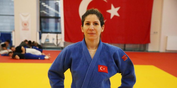Ecem Taşın Çavdar'dan Paris'te bronz madalya