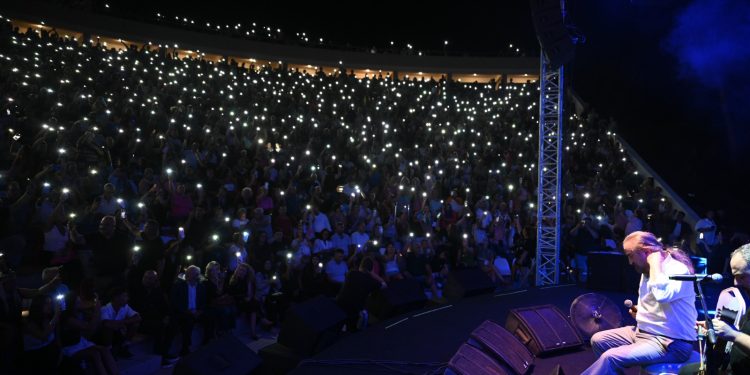 “Girne Arkın Group Fest24” devam ediyor… Dün gece Volkan Konak konser verdi