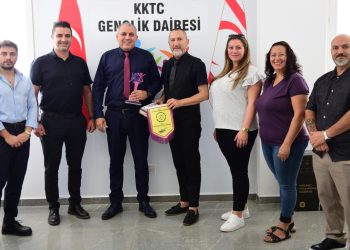 Kıbrıs Türk Halk Dansları Federasyonu, Gençlik Dairesi Müdürü Hüseyin Ozanoğlu’nu ziyaret etti