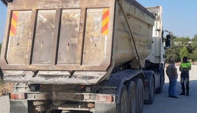 Karayolları Dairesi, kamyonların Lefkoşa-Girne ana yolunda seyretmelerini yasaklayan bildirilerin yürürlükte olduğunu hatırlattı
