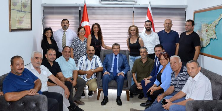 Üstel : Muhtarlarımız için elimizden geldiğince çalışmaya devam edeceğiz