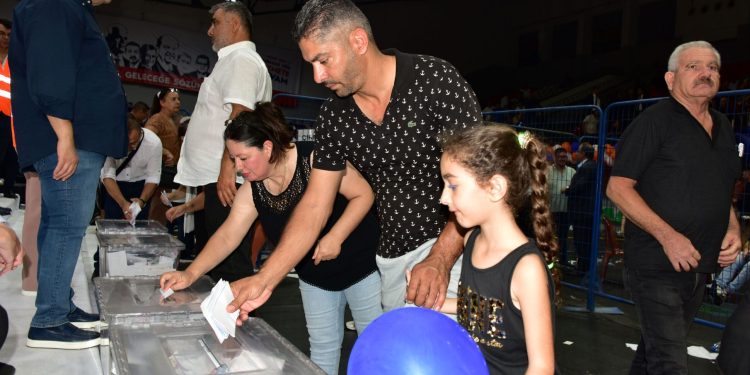 UBP Kurultayı’nda oy verme işlemleri devam ediyor
