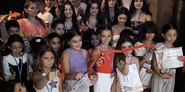 Renkli Düşler Karma Resim Sergisi önceki akşam Gazimağusa Bandabuliya’da açıldı