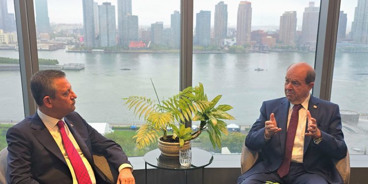 Cumhurbaşkanı Tatar, New York’ta CHP Genel Başkanı Özgür Özel’i kabul etti