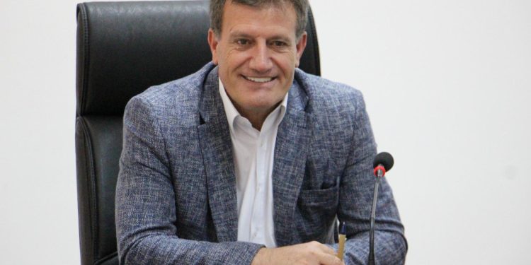 Bakan Arıklı, Cumhurbaşkanı Tatar’ın müzakere masasına oturma şartlarına “Kablo ile Enterkonnekteyi” de eklemesi gerektiğini söyledi