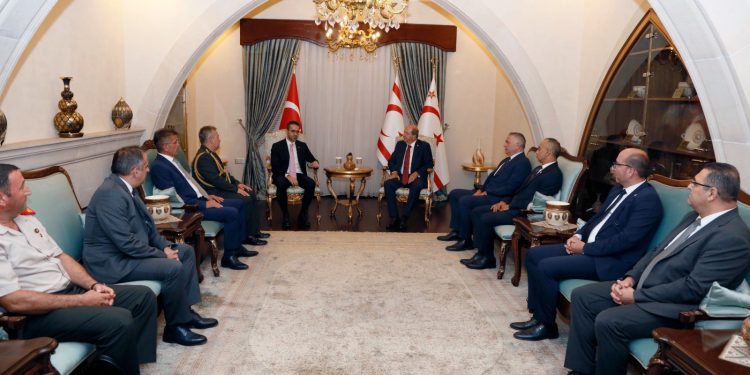 Cumhurbaşkanı  Tatar, TC Lefkoşa Büyükelçisi  Serim’i ve yeni atanan müşavirleri kabul etti