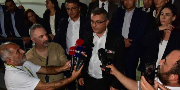CTP Genel Başkanı Erhürman: “Bu saatten sonra ülkenin tek gündemi erken seçimdir”