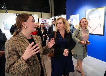 Cumhurbaşkanı Ersin Tatar’ın eşi Sibel Tatar, İstanbul AKM’deki sergileri gezdi