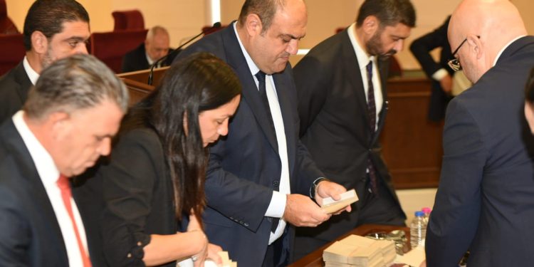 Meclis Başkanlığı için yapılan oylamada salt çoğunluk sağlanamadı… İkinci tura geçildi
