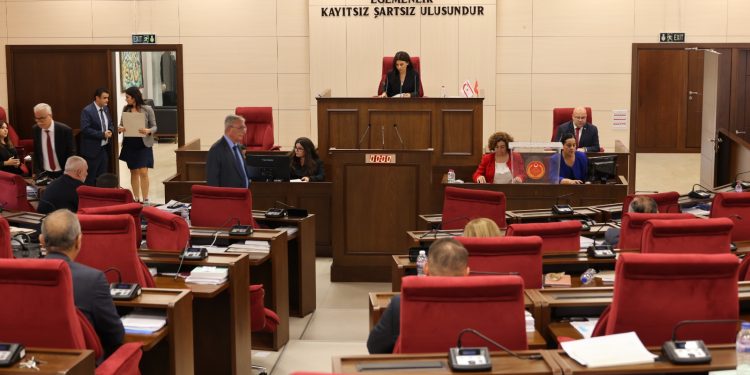 Cumhuriyet Meclisi Genel Kurulu’na ara verildi
