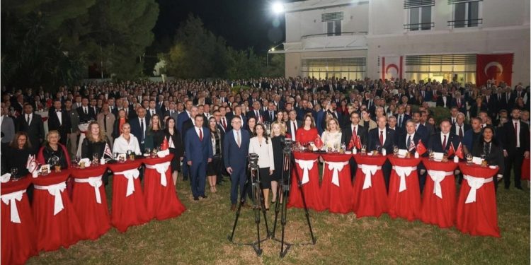 Cumhuriyet Bayramı’nın 101. yıldönümü dolayısıyla Türkiye’nin Lefkoşa Büyükelçiliği’nde resepsiyon verildi..Serim: KKTC’nin uluslararası toplumda hak ettiği yerini alması için desteğimiz bakidir