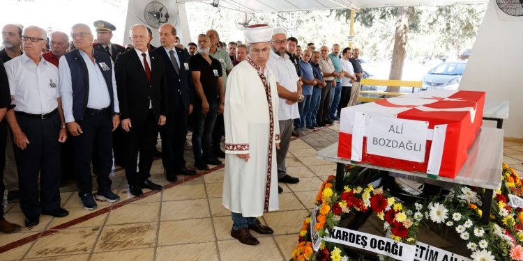 Cumhurbaşkanı Tatar, Emekli Piyade Yüzbaşı Ali Bozdağlı’nın cenaze törenine katıldı