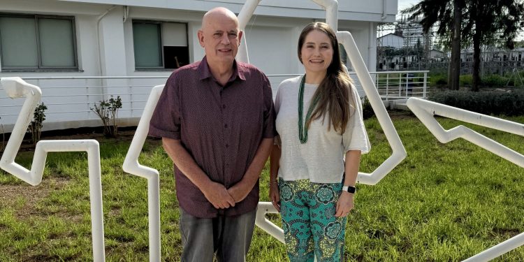 Eski DAÜ öğretmeninden orijinal Hollywood kaset bağışı