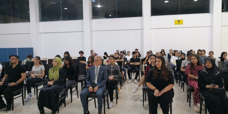 DAÜ-PDRAM’dan “üniversite yaşamına uyum” semineri
