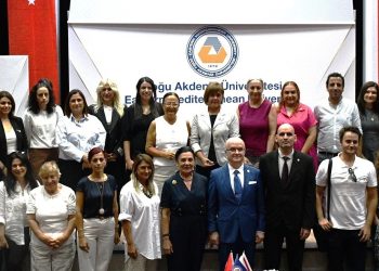 DAÜ’de “Teknolojide Sınırları Zorlayan Kadınlar” konulu söyleşi düzenlendi