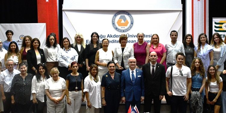 DAÜ’de “Teknolojide Sınırları Zorlayan Kadınlar” konulu söyleşi düzenlendi