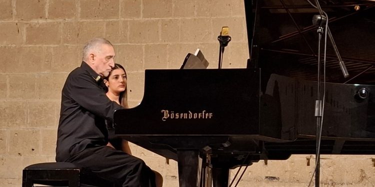 Rauf Kasimov, Bellapais’te konser verdi