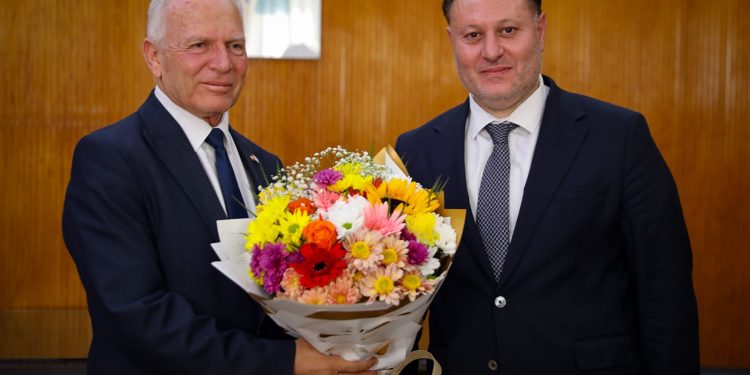 Meclis Başkanlığı’na seçilen Öztürkler görevi devraldı