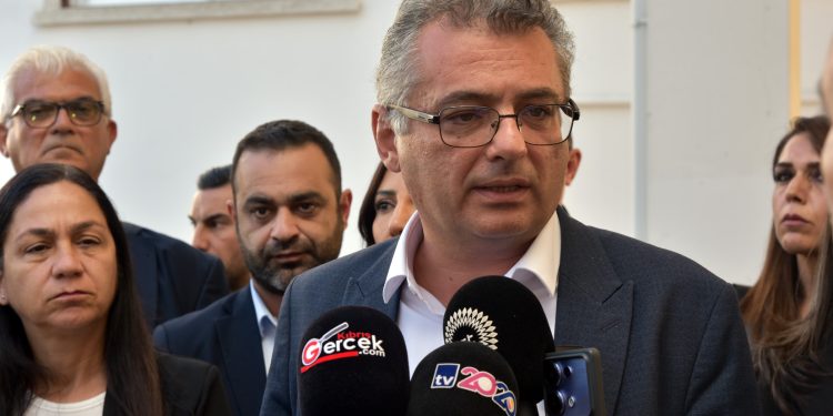 Erhürman:Bize düşen görev Meclis’in hukukuna sahip çıkmaktır”