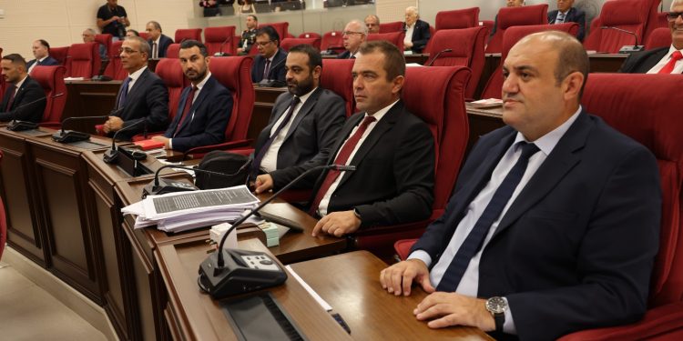 Yeni yasama yılı törensel açılışla başladı