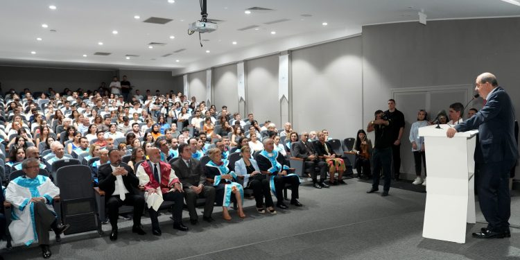 Cumhurbaşkanı Tatar, Girne Üniversitesi’nde yeni akademik yılın ilk dersini verdi