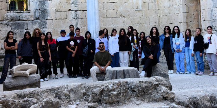 “Ülkemi Tanıyorum Projesi”nin ilkinde Mehmetçik Ortaokulu öğrencileri Girne bölgesini gezdi