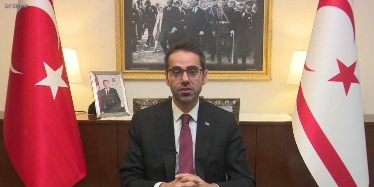 29 Ekim Cumhuriyet Bayramı kutlamaları,TC Lefkoşa Büyükelçisi Serim’in konuşmasıyla başladı:“Hangi oyunlar oynanırsa oynansın; hangi yaptırımlar ve izolasyonlar uygulanırsa uygulansın; bizler, bu toprakların müreffeh geleceğini inşa etmekten asla vazgeçmeyeceğiz”