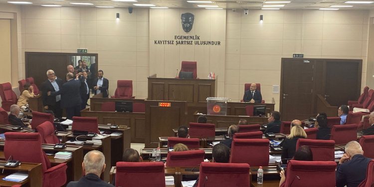Cumhuriyet Meclisi Genel Kurulu’nda kısa süreli bir gerginlik yaşandı