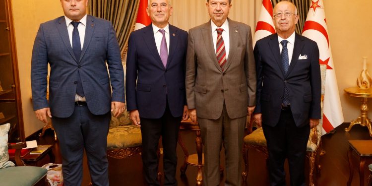 Cumhurbaşkanı Tatar, Anamur Belediye Başkanı ve Ticaret Odası Başkanı’nı kabul etti