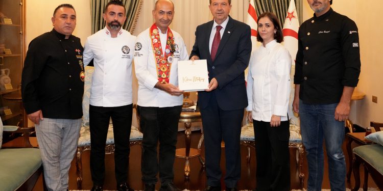 Cumhurbaşkanı Tatar Aşçılar ve Şefler Derneği’ni kabul etti