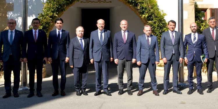 Cumhurbaşkanı Tatar, Türkiye Maarif Vakfı heyetini kabul etti