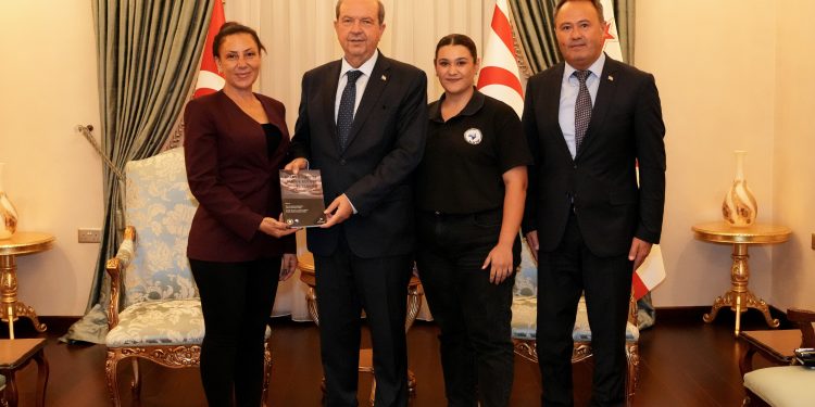 Cumhurbaşkanı Tatar, Uyuşturucuyla Mücadele Komisyonu Başkanı ve üyelerini kabul etti