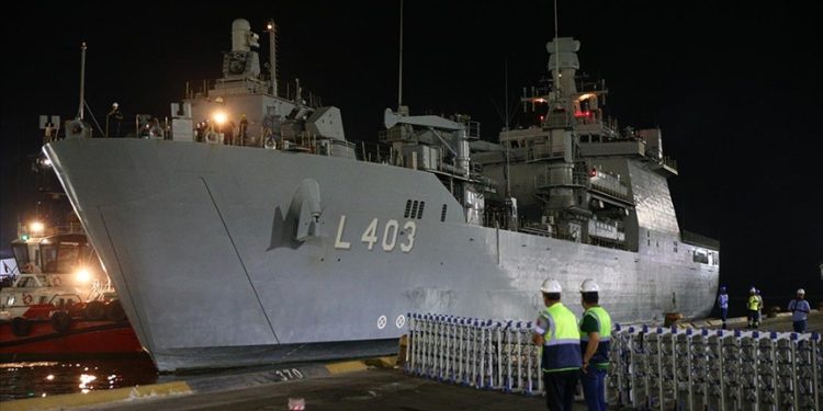 Lübnan’dan tahliye edilen sivilleri taşıyan TCG Sancaktar da Mersin’e ulaştı