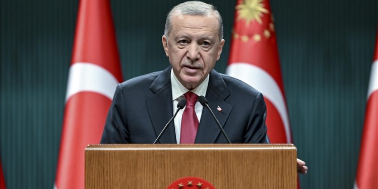 Erdoğan: “Bölgemizi kasıp kavuran kriz fırtınasından Türkiye’yi suhuletle çıkartmakta kararlıyız”