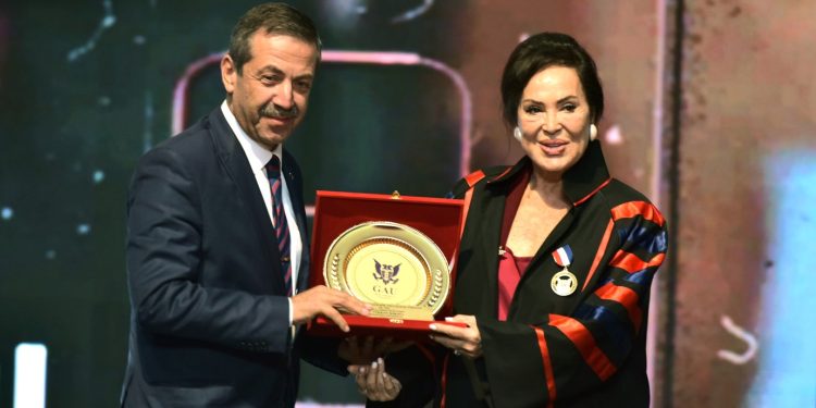 GAÜ’den Türk sinemasının duayen ismi Türkay Şoray’a fahri doktora ünvanı